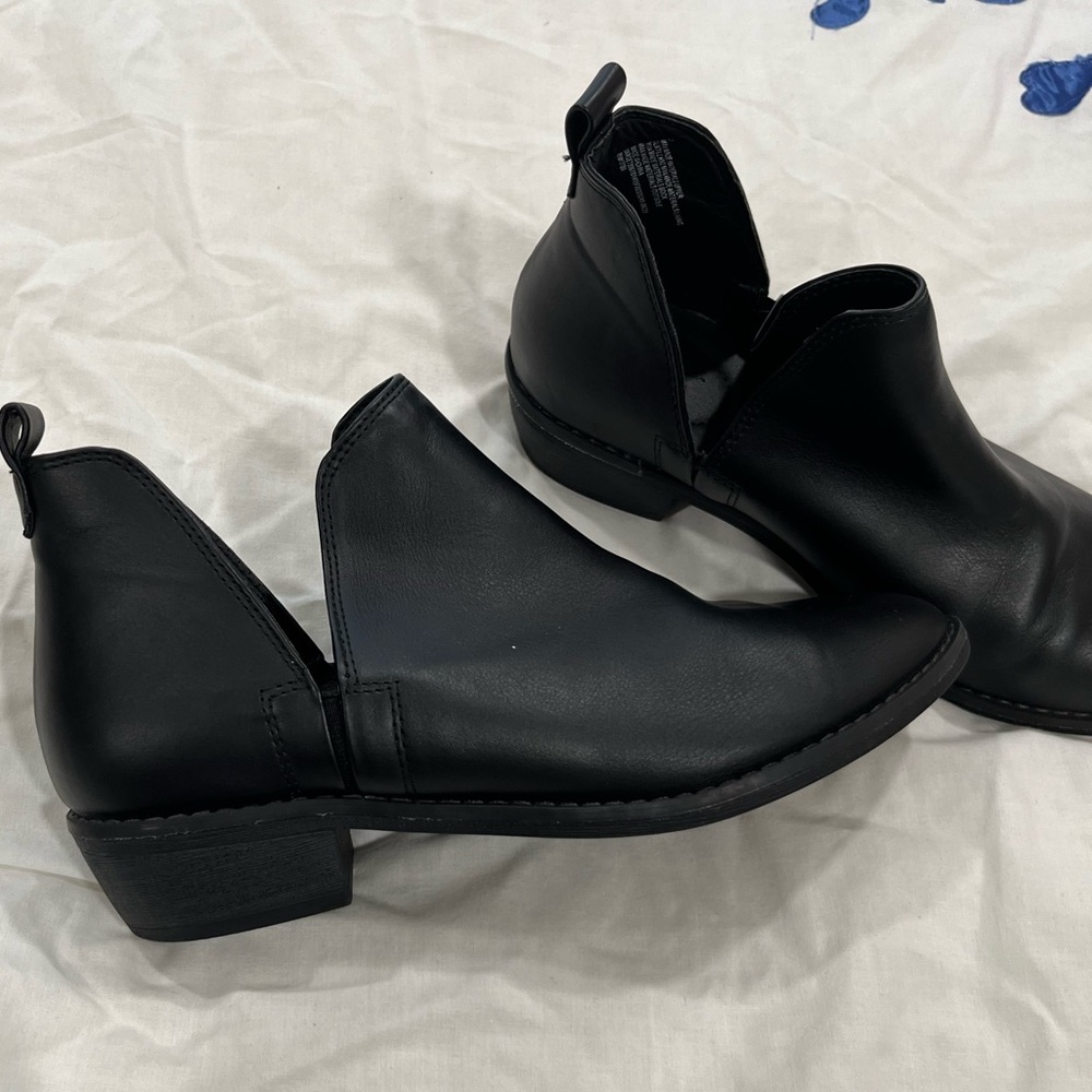 Black booties - Picture 2 of 4